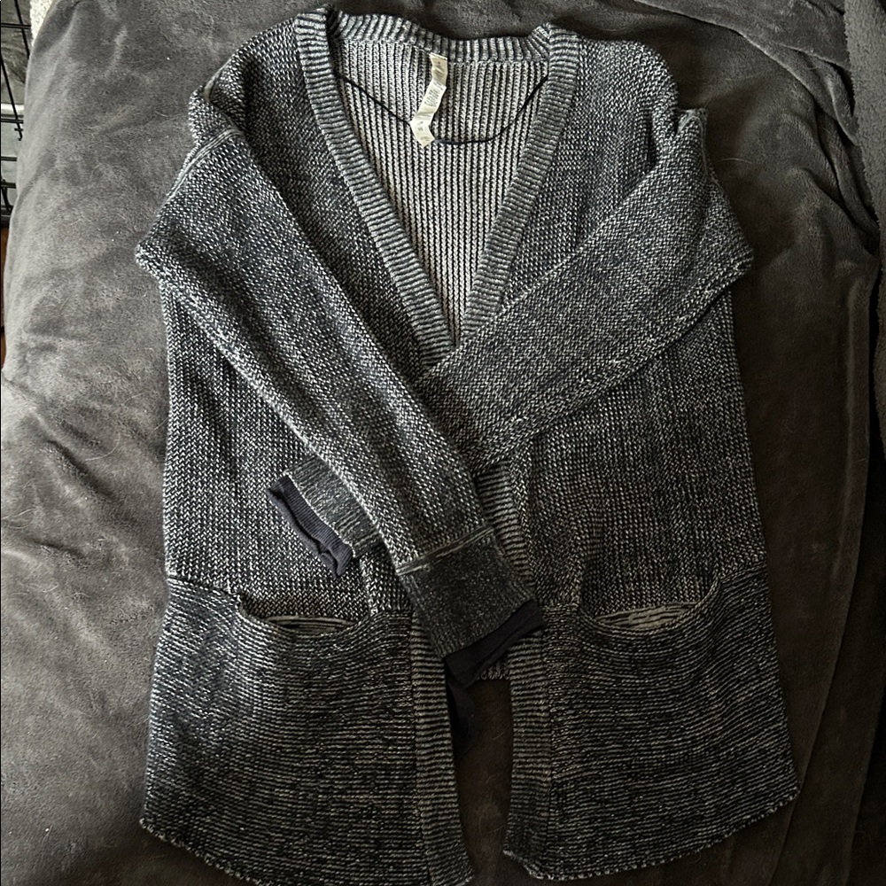 Lululemon Athletica Navy and Gray Knit open cardi/sweater